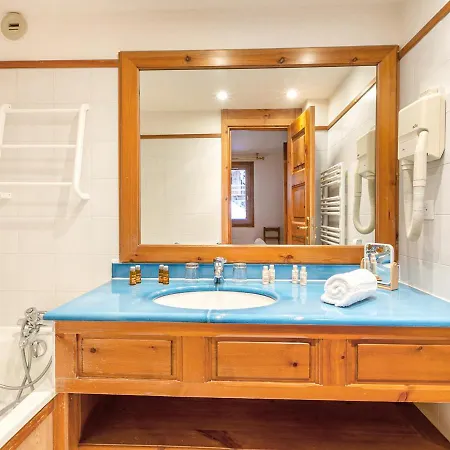 Skis Aux Pieds Avec Balcon, Cheminee Et Parking - - Fr-1-613-3 Méribel